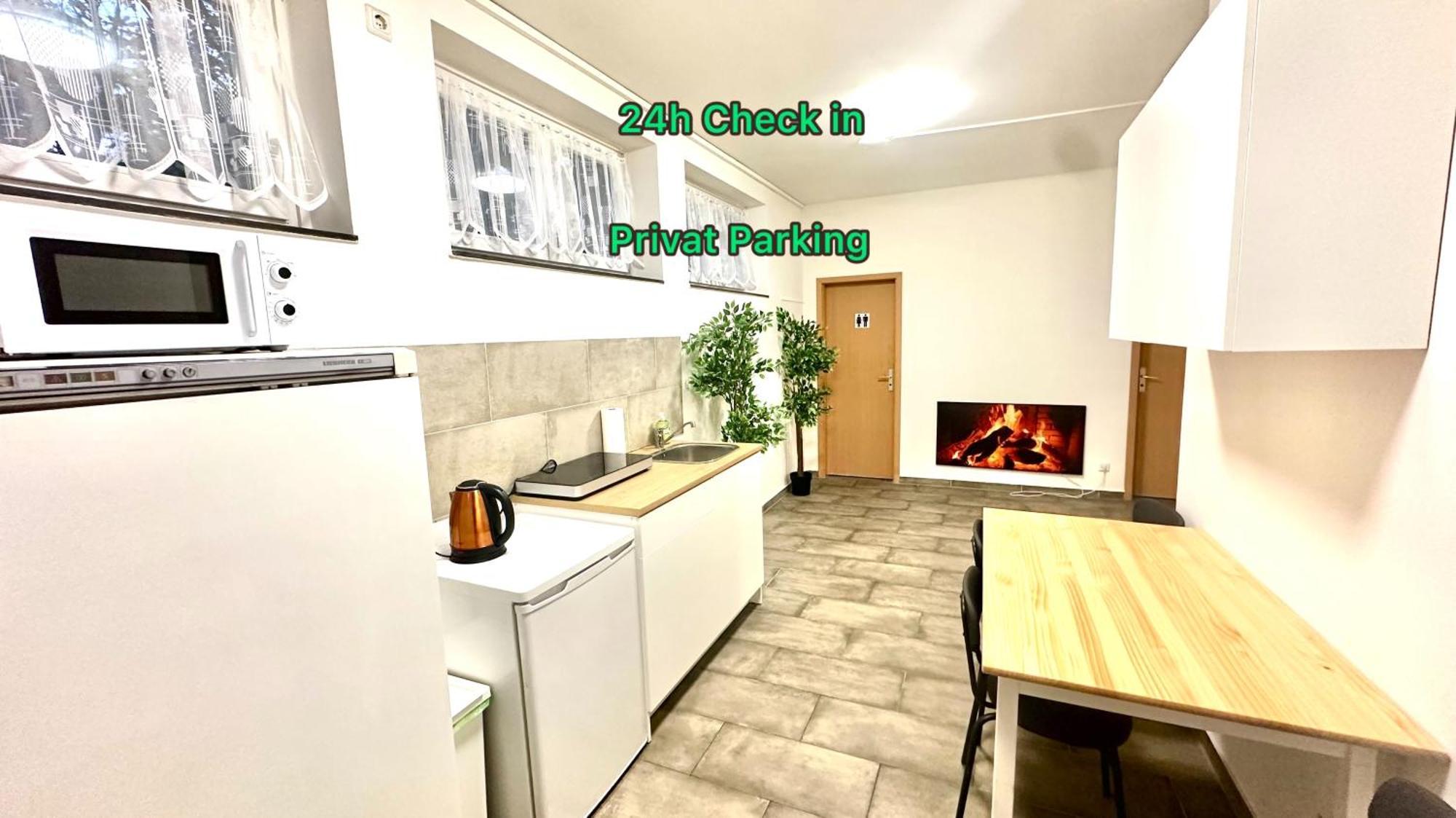 Schoene Hostel Mit Eigene Parking Netflix Youtube Nuremberg Exterior photo