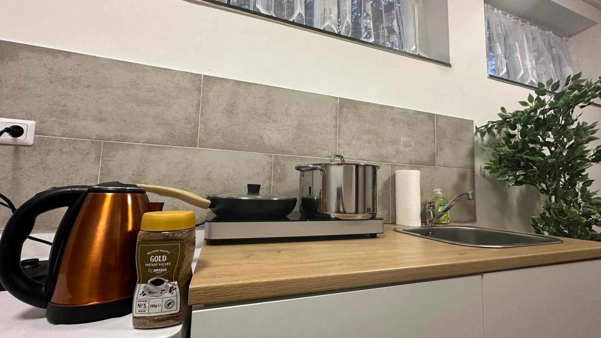 Schoene Hostel Mit Eigene Parking Netflix Youtube Nuremberg Exterior photo